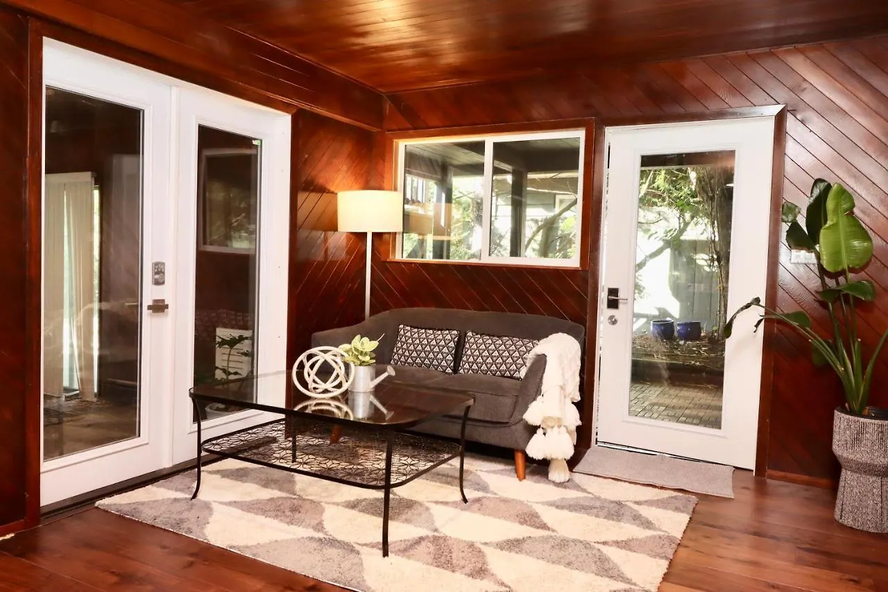Sunny House Hotel Vancouver