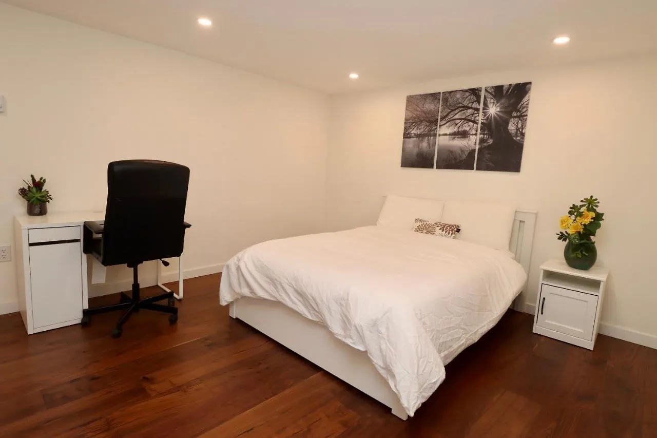 Guest house Sunny House Hotel Vancouver